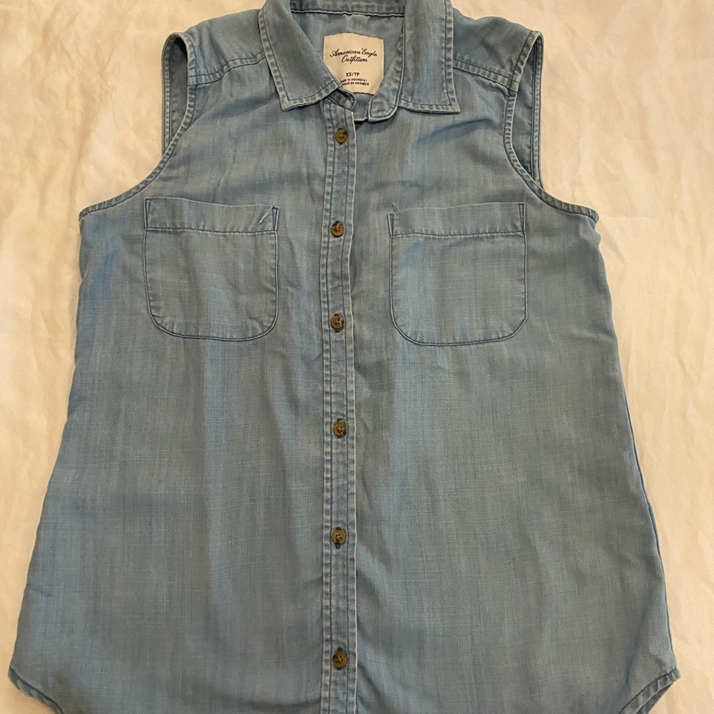 American Eagle chambray sleeveless button down